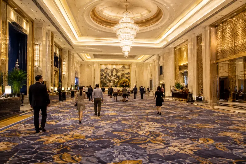 Come pulire il tappeto Broadloom dell'hotel?