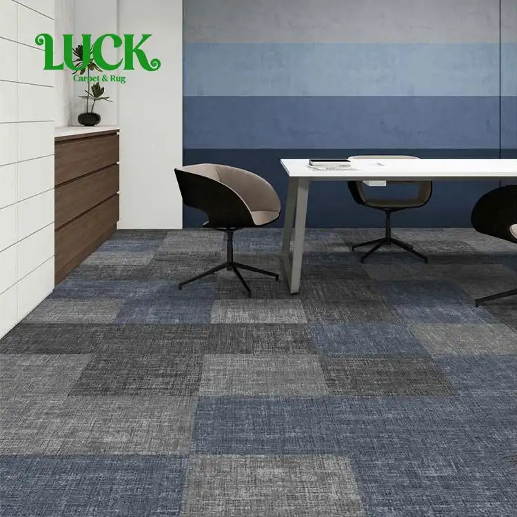 Quadrotta per moquette stampata in poliestere con supporto in PVC